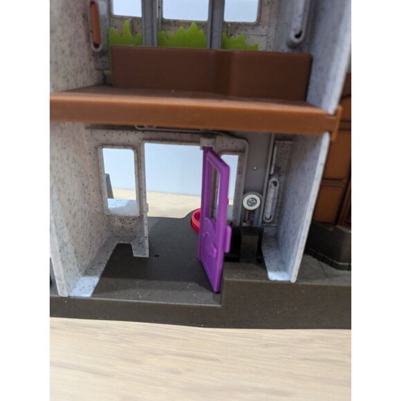 Imaginext DC Super Friends Batman The Joker Bank Crime Alley Playset & 5 Figures - Picture 14 of 16